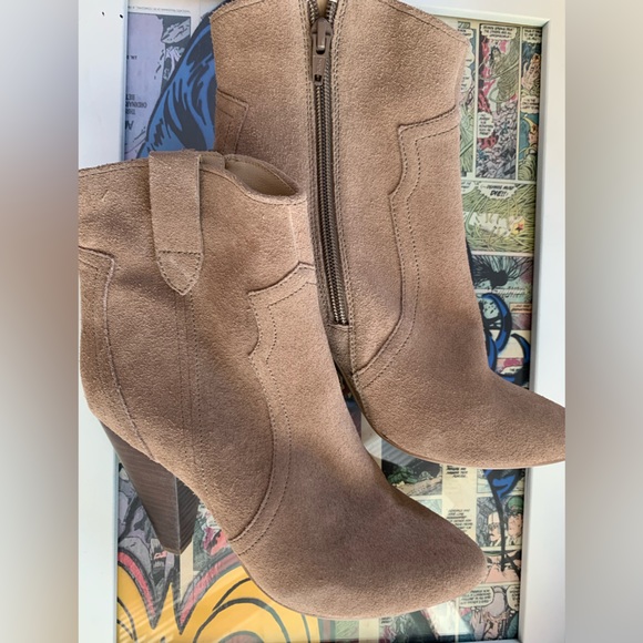 STEVE MADDEN Pettrra Taupe Suede ankle booties 4" heel size 8 - Picture 10 of 15